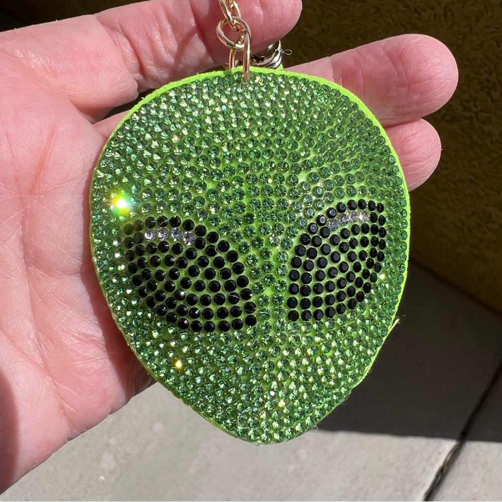 👽 Alien Head w Crystals Keychain w Rhinestones & Tassel Purse Charm w Gift Bag